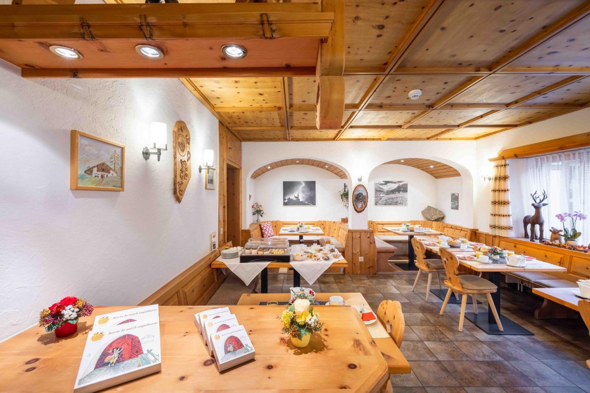 Garni Alpenrose - Grusaida Scuol Extérieur photo